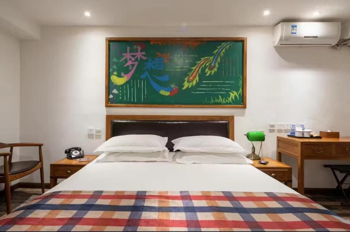 Nostalgia Hotel Beijing Guozijian Ghost Street - Near Beijing Lama Temple, Beihai Park, Jingshan Park, Drum Tower, Houhai Bar Street, Tian'Anmen Square, Located In Beijing Traditional Hutongs, 5 Minutes Away From Beixinqiao Metro Station Bagian luar foto
