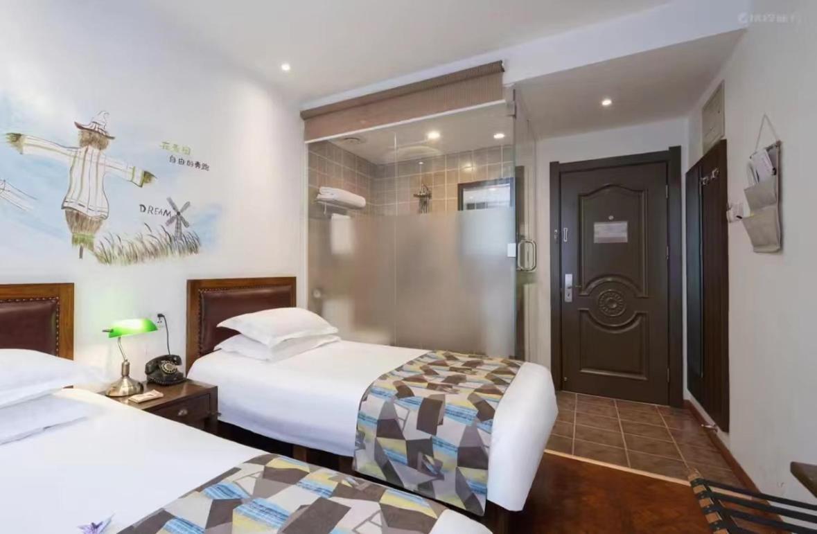 Nostalgia Hotel Beijing Guozijian Ghost Street - Near Beijing Lama Temple, Beihai Park, Jingshan Park, Drum Tower, Houhai Bar Street, Tian'Anmen Square, Located In Beijing Traditional Hutongs, 5 Minutes Away From Beixinqiao Metro Station Bagian luar foto