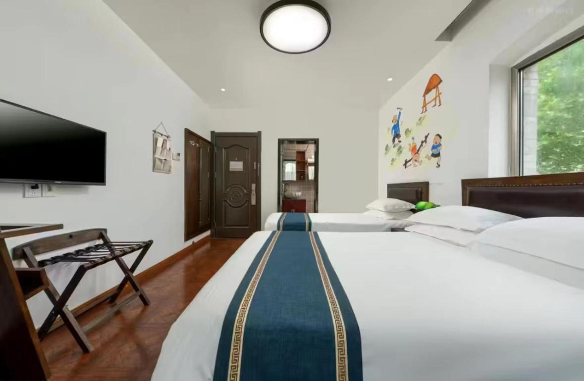 Nostalgia Hotel Beijing Guozijian Ghost Street - Near Beijing Lama Temple, Beihai Park, Jingshan Park, Drum Tower, Houhai Bar Street, Tian'Anmen Square, Located In Beijing Traditional Hutongs, 5 Minutes Away From Beixinqiao Metro Station Bagian luar foto