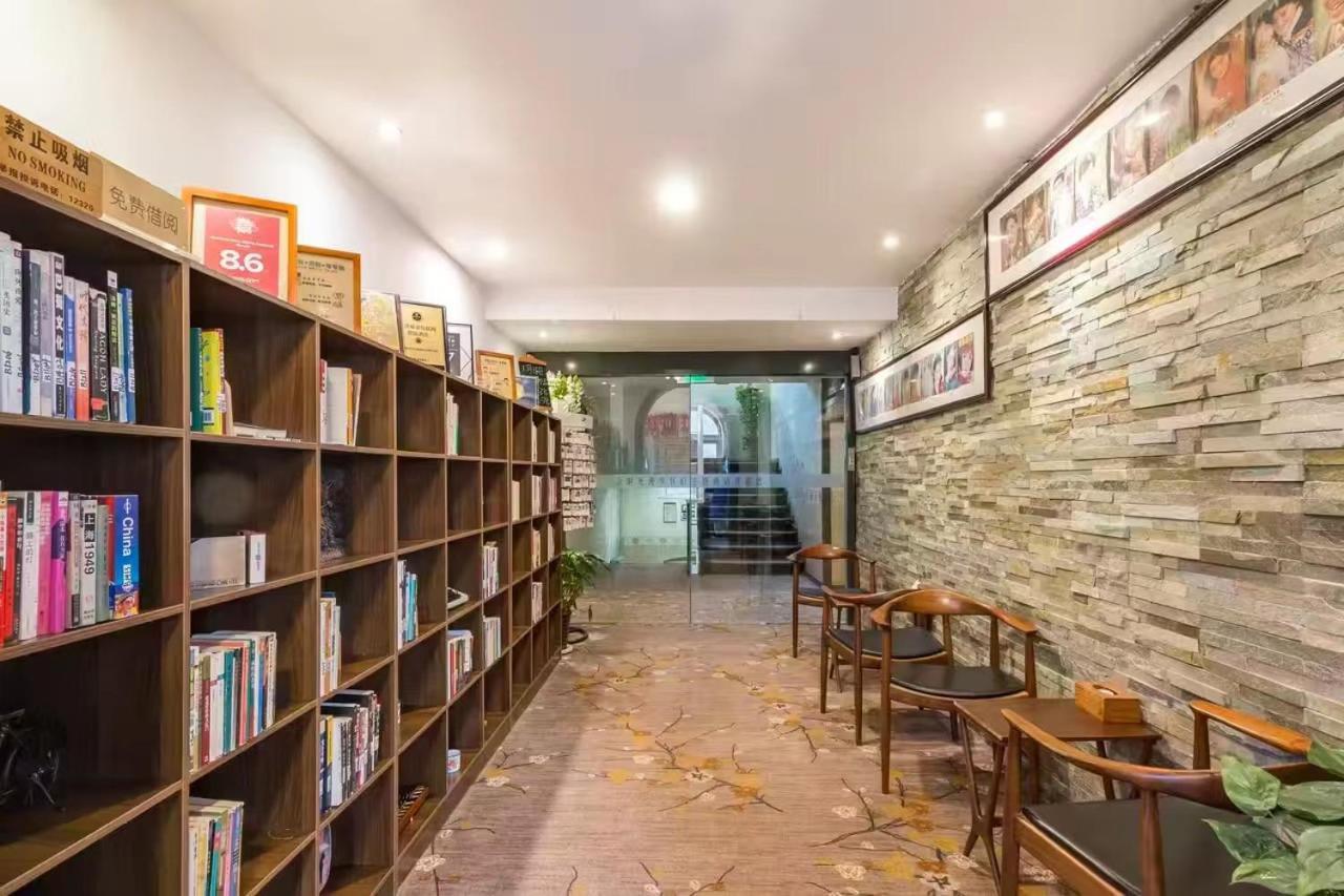 Nostalgia Hotel Beijing Guozijian Ghost Street - Near Beijing Lama Temple, Beihai Park, Jingshan Park, Drum Tower, Houhai Bar Street, Tian'Anmen Square, Located In Beijing Traditional Hutongs, 5 Minutes Away From Beixinqiao Metro Station Bagian luar foto