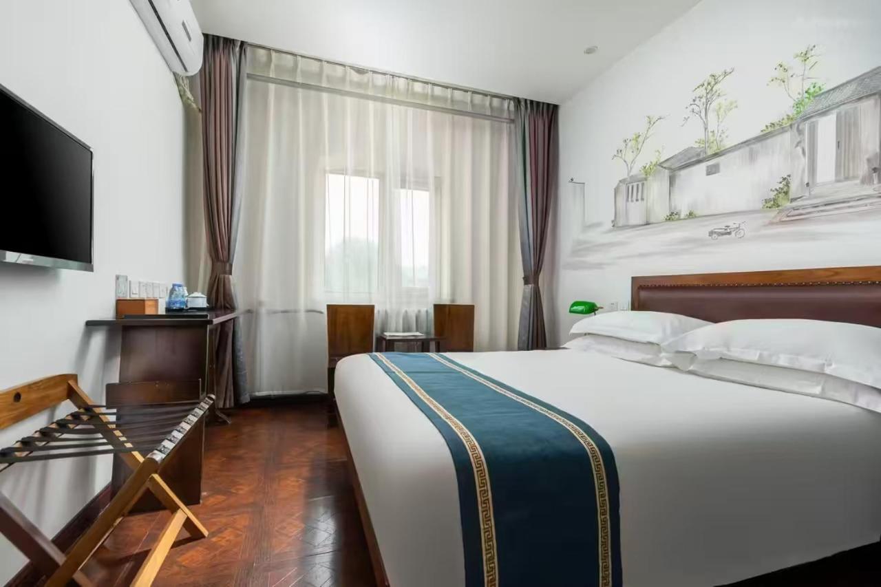 Nostalgia Hotel Beijing Guozijian Ghost Street - Near Beijing Lama Temple, Beihai Park, Jingshan Park, Drum Tower, Houhai Bar Street, Tian'Anmen Square, Located In Beijing Traditional Hutongs, 5 Minutes Away From Beixinqiao Metro Station Bagian luar foto