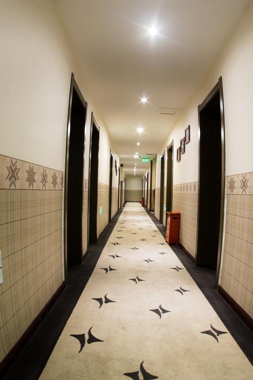 Nostalgia Hotel Beijing Guozijian Ghost Street - Near Beijing Lama Temple, Beihai Park, Jingshan Park, Drum Tower, Houhai Bar Street, Tian'Anmen Square, Located In Beijing Traditional Hutongs, 5 Minutes Away From Beixinqiao Metro Station Bagian luar foto