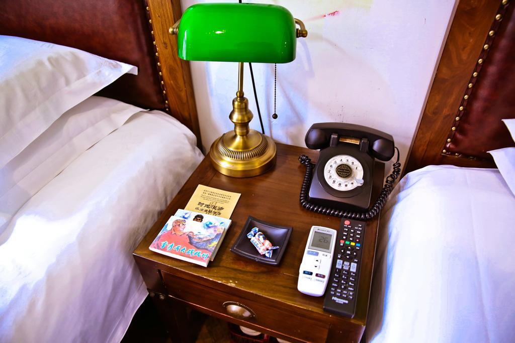 Nostalgia Hotel Beijing Guozijian Ghost Street - Near Beijing Lama Temple, Beihai Park, Jingshan Park, Drum Tower, Houhai Bar Street, Tian'Anmen Square, Located In Beijing Traditional Hutongs, 5 Minutes Away From Beixinqiao Metro Station Bagian luar foto