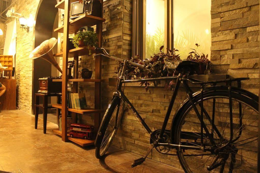 Nostalgia Hotel Beijing Guozijian Ghost Street - Near Beijing Lama Temple, Beihai Park, Jingshan Park, Drum Tower, Houhai Bar Street, Tian'Anmen Square, Located In Beijing Traditional Hutongs, 5 Minutes Away From Beixinqiao Metro Station Bagian luar foto